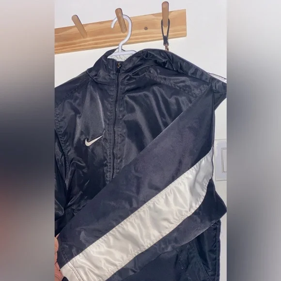 Nike jacket - Picture 3 of 4